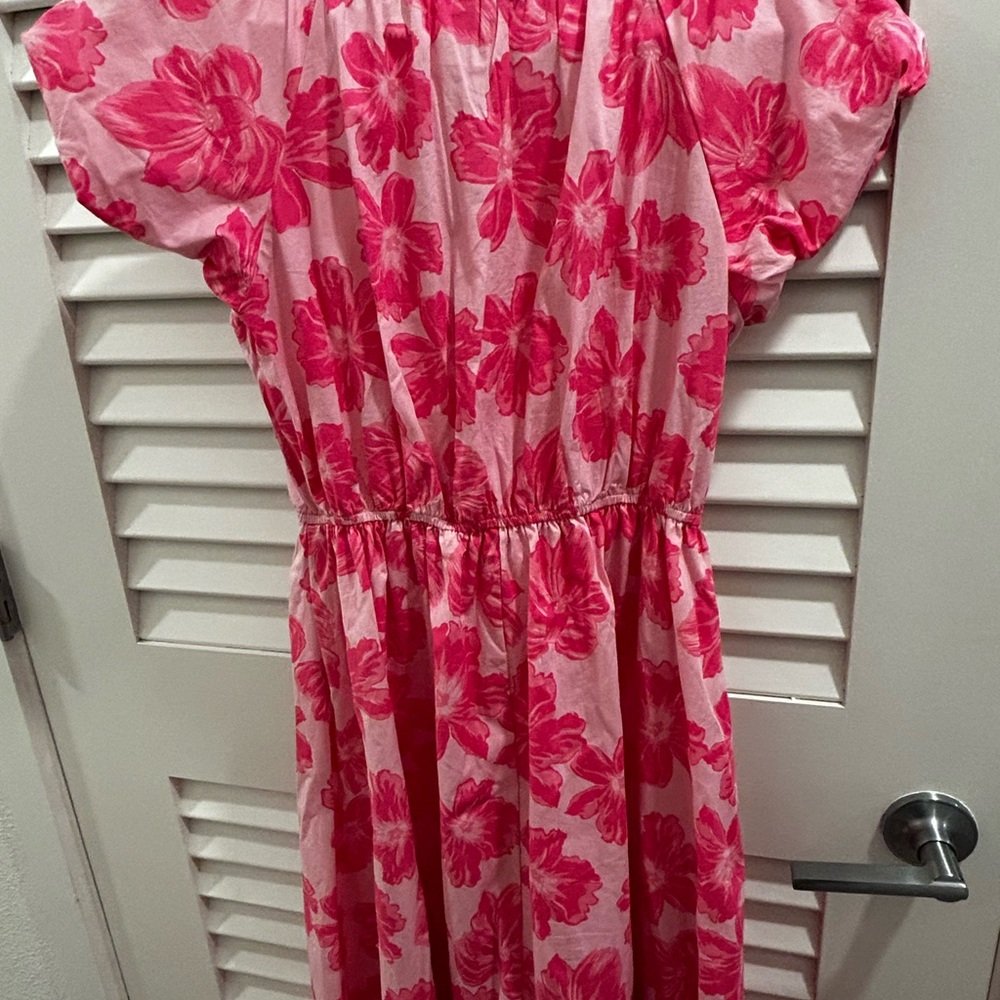 Long Pink Dress 
Only work once 
Super comfortable 
No rips, stains, etc - Picture 2 of 3